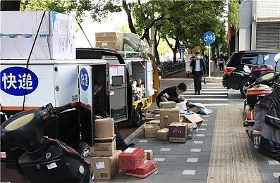 复古风2D解谜游戏《克劳斯·李—虎胆龙威》现已推出！